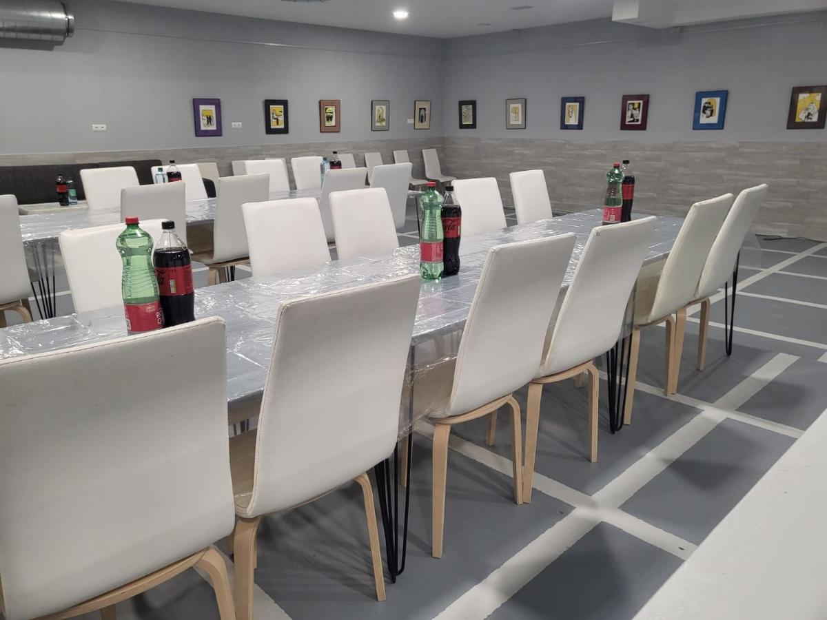 Betariel'Com Akh University Wina Bagian luar foto