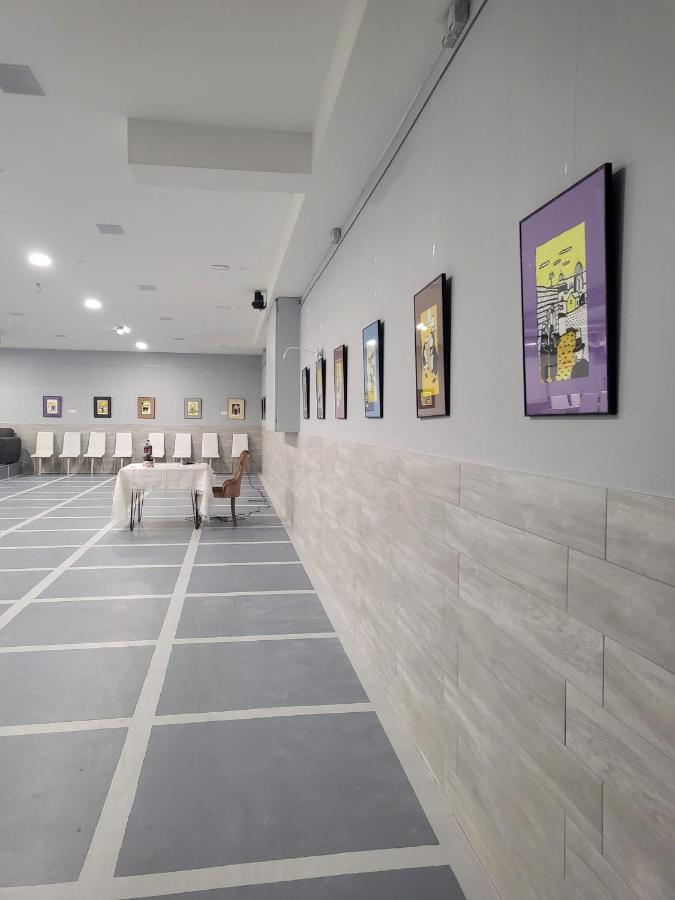 Betariel'Com Akh University Wina Bagian luar foto
