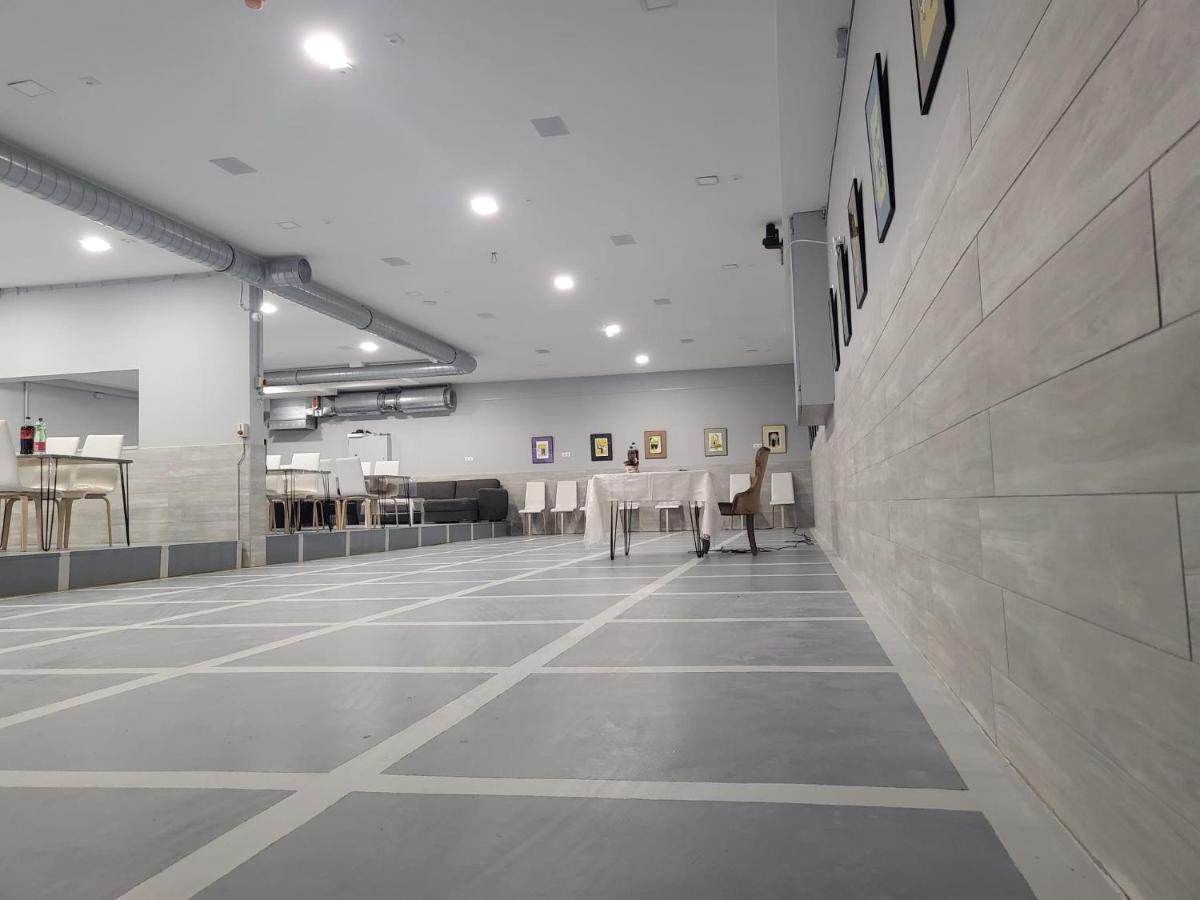Betariel'Com Akh University Wina Bagian luar foto